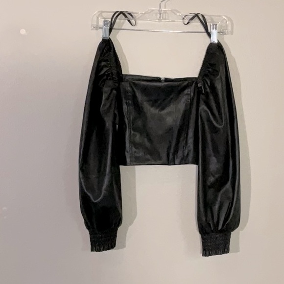 7 For All Mankind Tops - Cropped vegan Leather “7 For all Mankind Top Xs
25.23.07EB